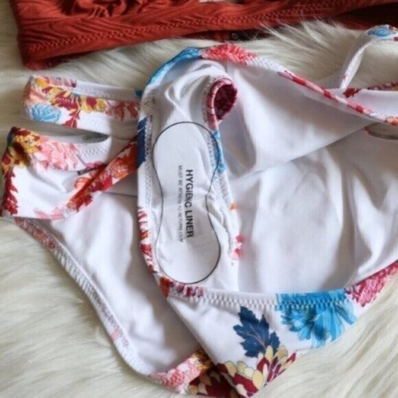 NWT Red White Bathing Suit Size Medium Floral Print High Rise Bathing Suit - Picture 5 of 8